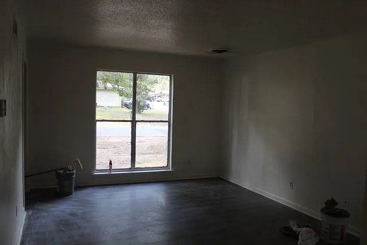 1 Sheffield Dr — Photo 6