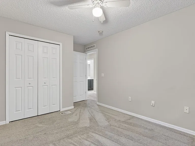 11816 Lake Bend Cir — Photo 24