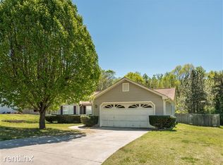 3865 Deaton Rd, Flowery Branch, GA 30542