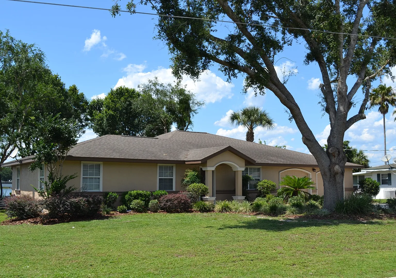 Lake Weir - Bird Island Rental - 5/3/2 Water Front Living at it's Best! — Photo 4
