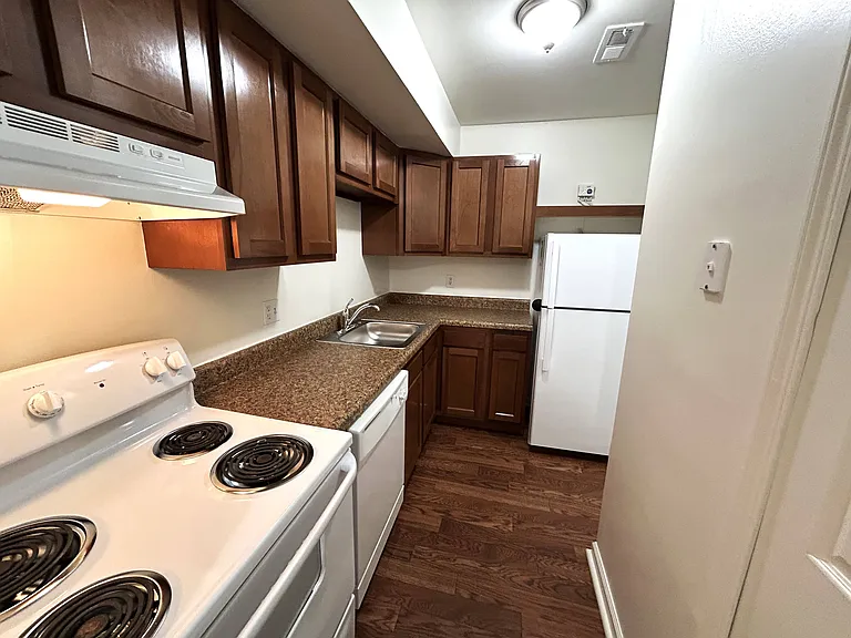 Windsor Place Apartments — Photo 35