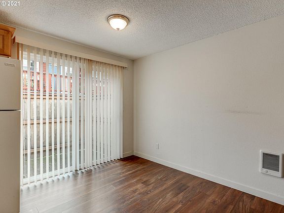 5th image of 2923 SE Waverleigh Blvd