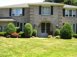 153 Bramble Ct, Williamsville, NY 14221