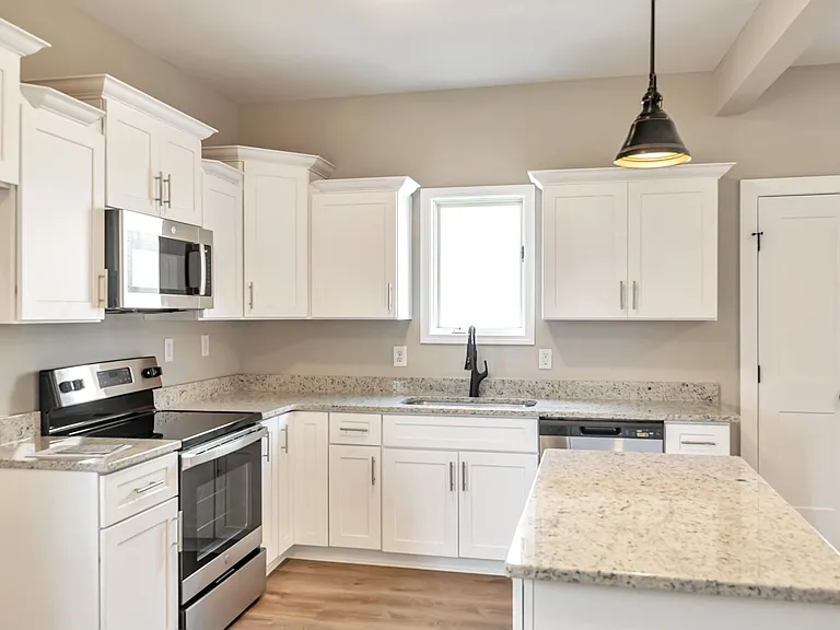 416 Highland Ct — Photo 3