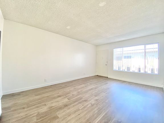 4th image of 2631 Brighton Ave #7
