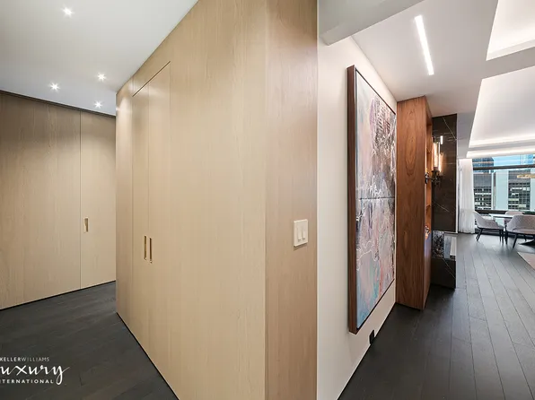 721 5th Avenue image 7 of 14