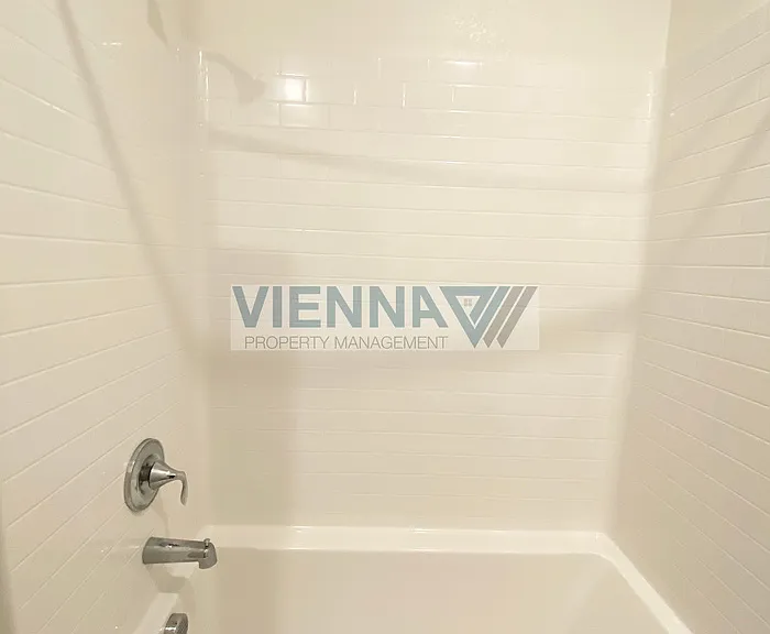 1052 Essington Ln — Photo 21