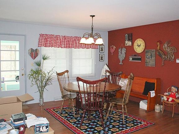 5th image of 415 Wells Dr
