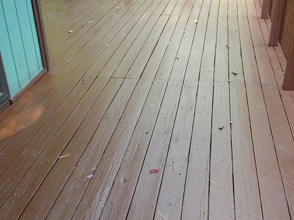 Side deck/seating area