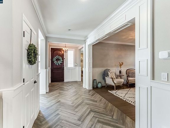 5th image of 817 Maldon Ct