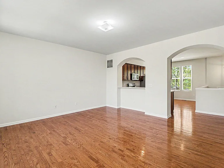 27902 Hopkins Dr — Photo 4