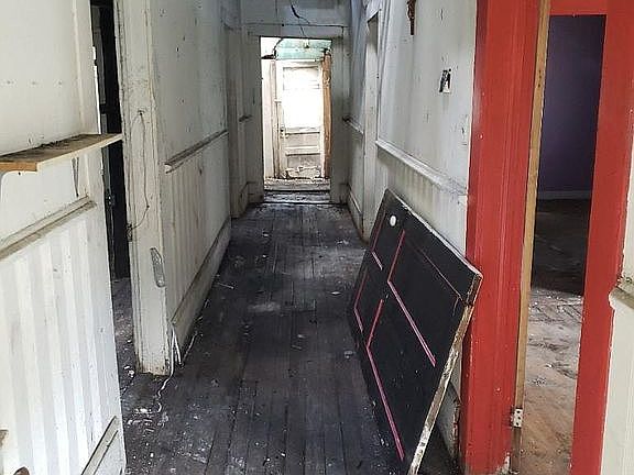 4th image of 1103 Monterey St
