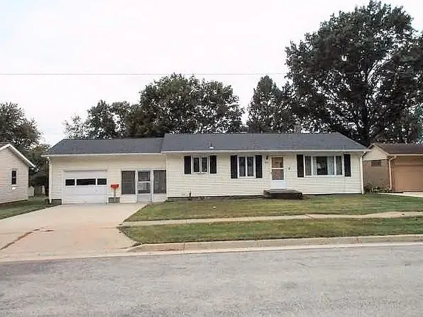 404 E Summit St, Wilton, IA 52778