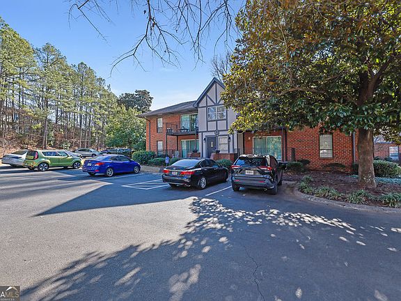 3rd image of 6851 Roswell Rd Unit G8