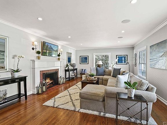 2nd image of 2320 N Heliotrope Dr