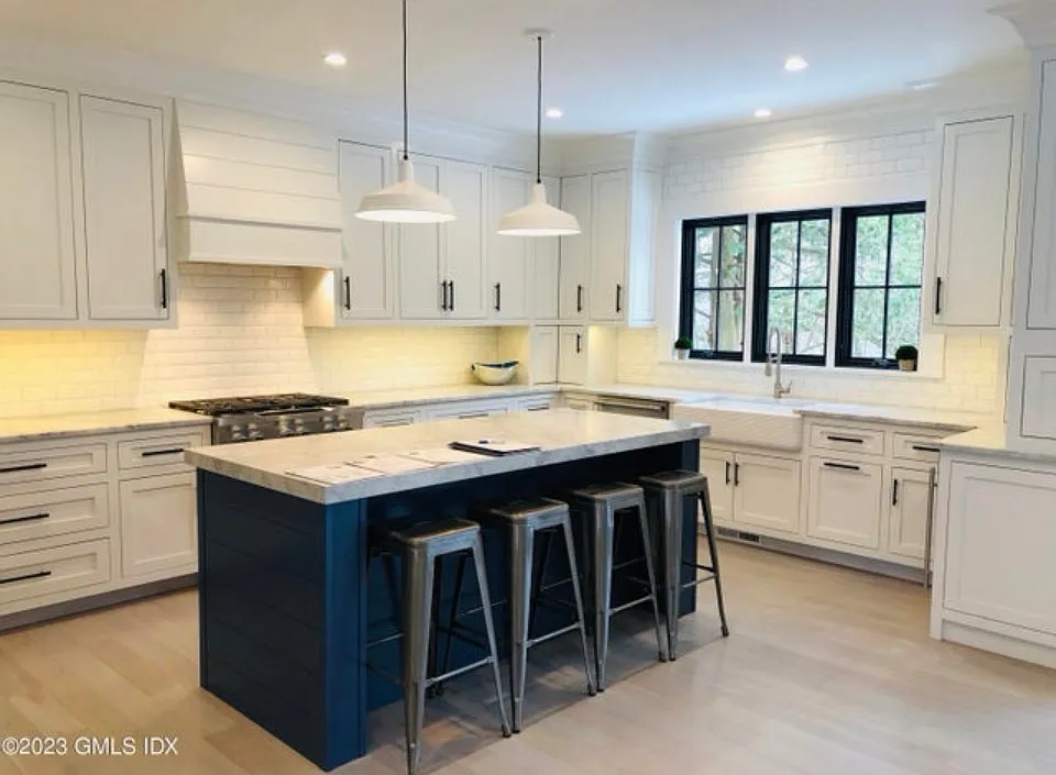 4 bed, 4.5 bath, 4200 sqft, $17,000 — Photo 4
