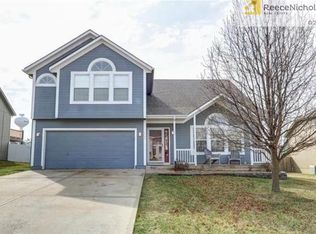 1205 Bradford Dr, Greenwood, MO 64034