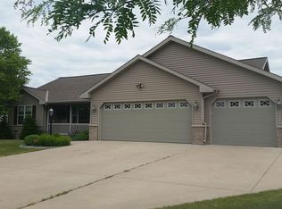 2561 Ontario Rd, Green Bay, WI 54311