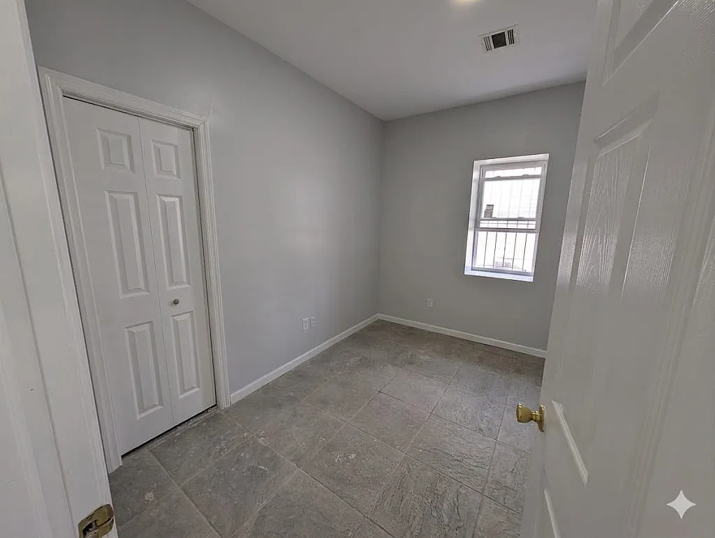 4 bed, $2,200 — Photo 1