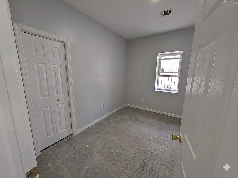 223 Hawthorne Ave #1A — Photo 1