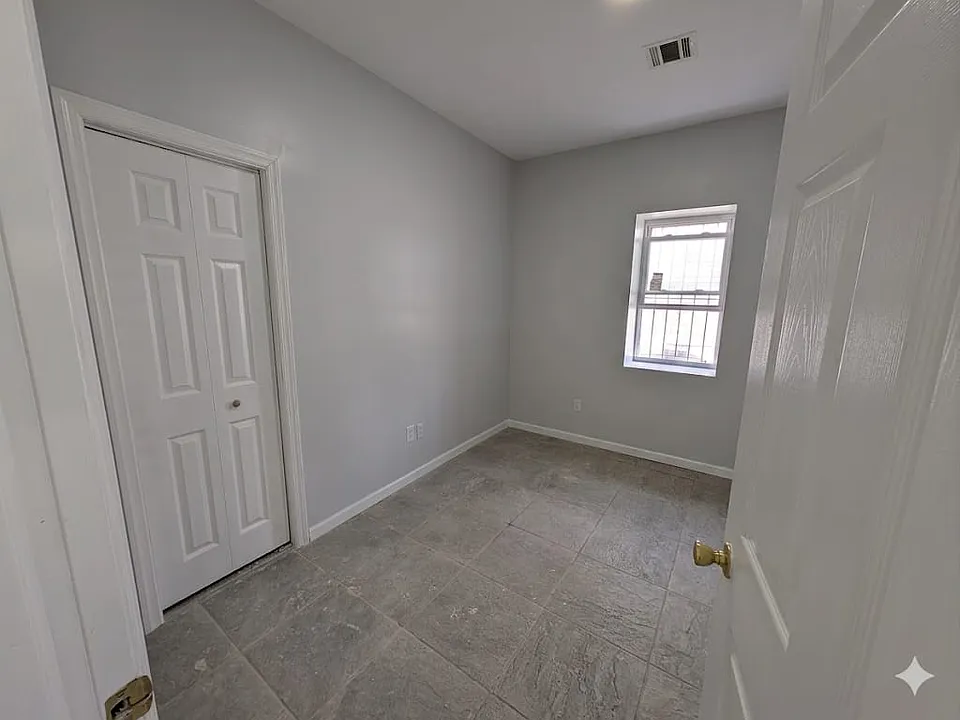 223 Hawthorne Ave #1A