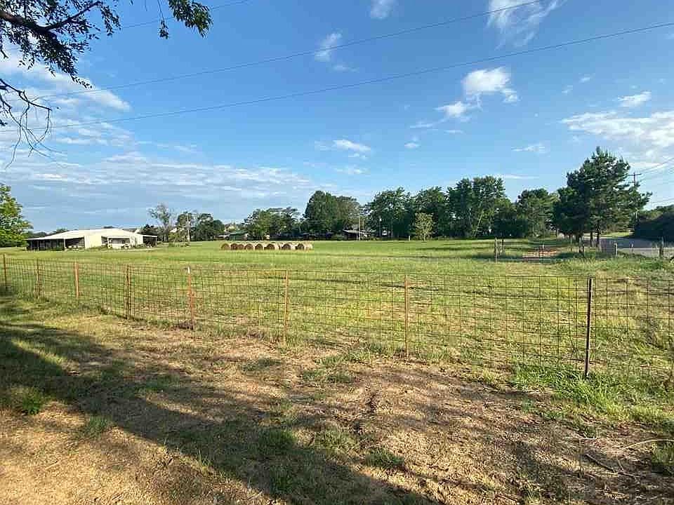 2nd image of 1930 E German Ln