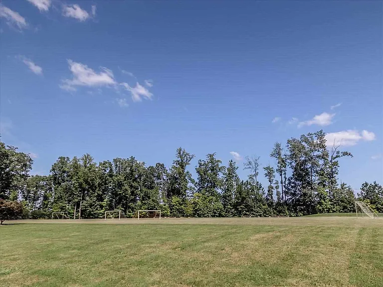 76 Millbrook Dr — Photo 33