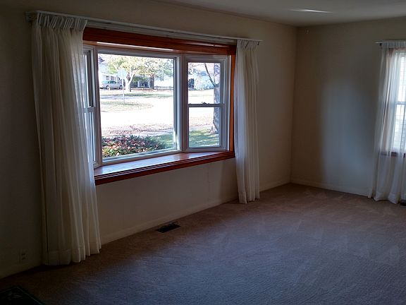 3rd image of 305 N Carico