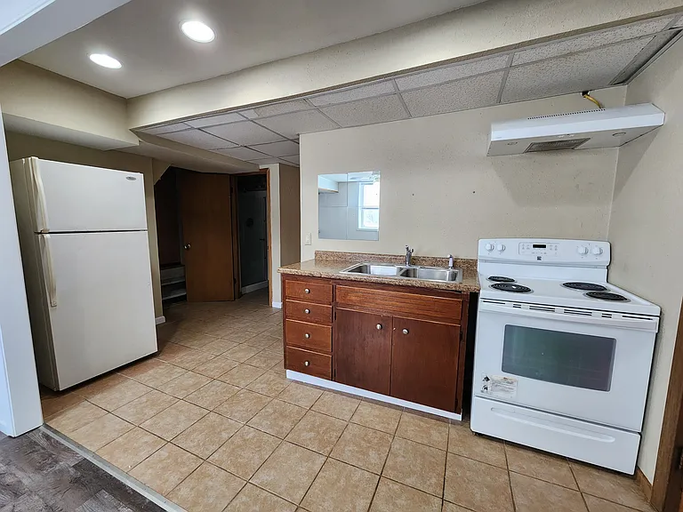 604 W Seerley Blvd #B — Photo 2