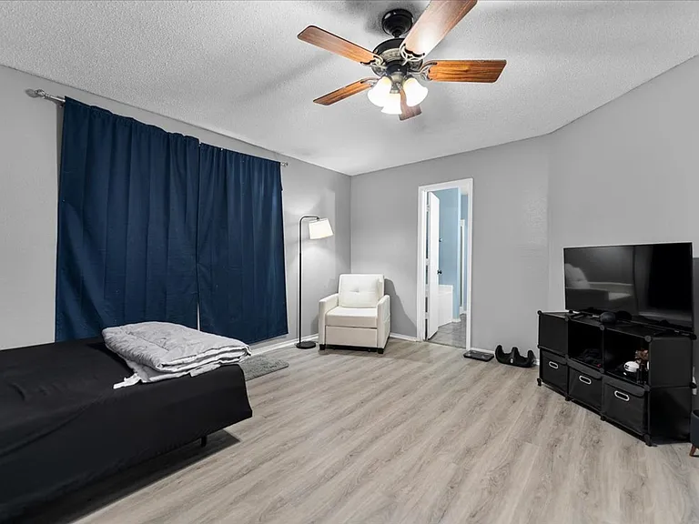 5401 Pandale Valley Dr — Photo 20