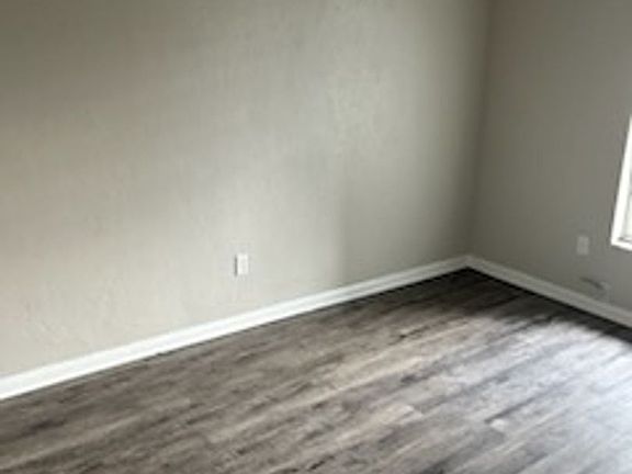 5th image of 2124 NW 55th Blvd #D4