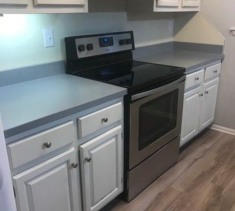 4th image of 1001 N Oak Dr