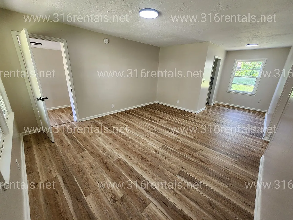 Building Photo - 1681 N Kenmar Dr