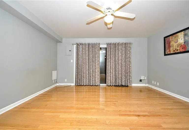 120 Jamestown Ct — Photo 5