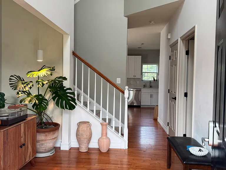 35 Lois Ln — Photo 9