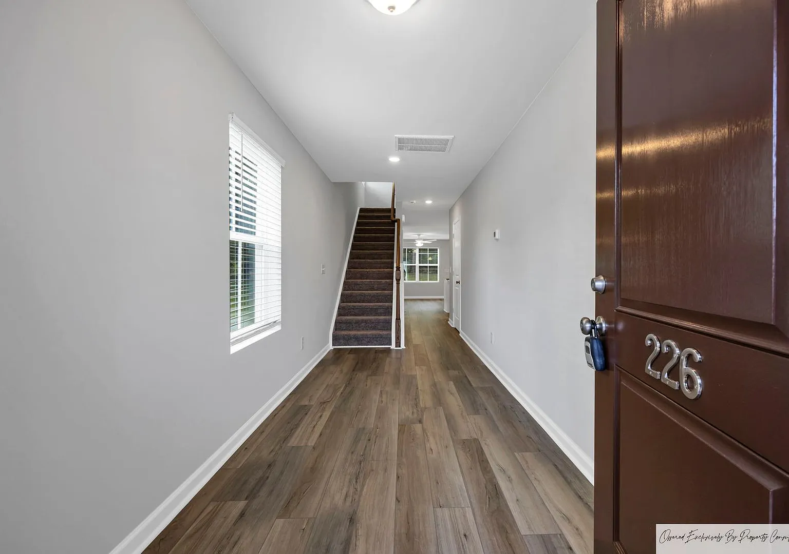 Modern 3 Bedroom In Lexington's Murray Village — Photo 4