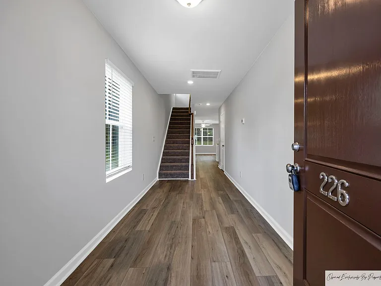 226 Flatsedge Ct — Photo 4