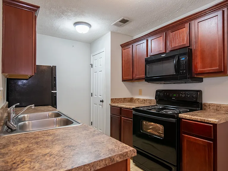 Scenic Station Apartments — Photo 13