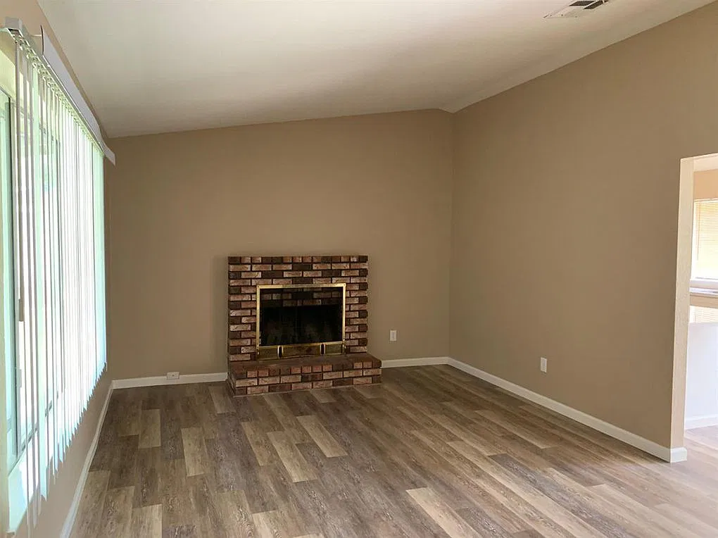 3 bed, 1152 sqft, $2,195 — Photo 2