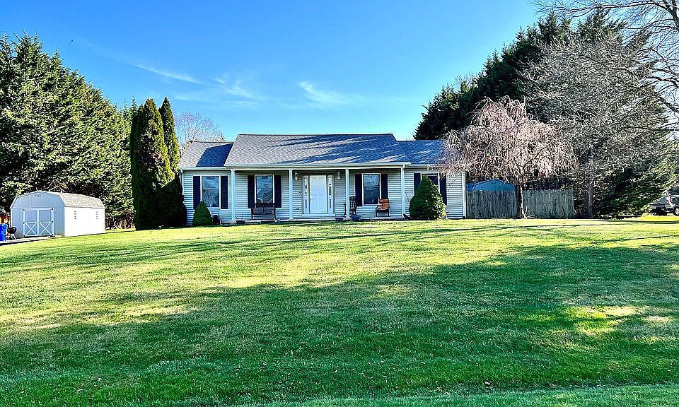 1st image of 236 Oak Dr