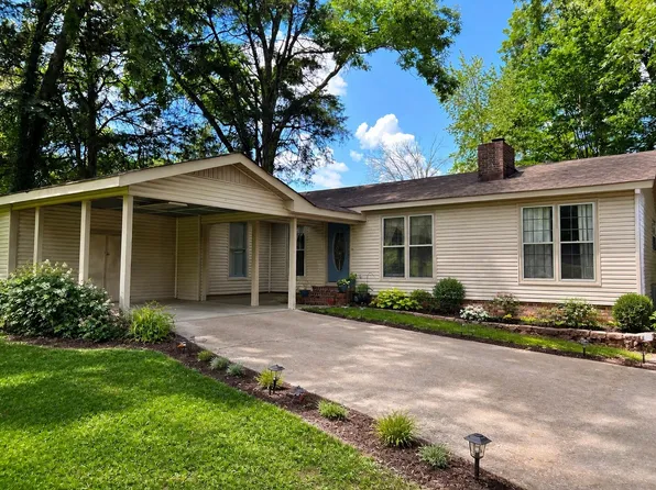 912 E College St, Pulaski, TN 38478