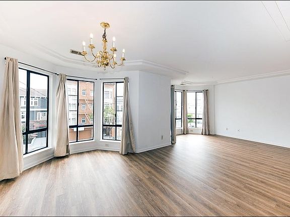 4th image of 5426 California St APT 2
