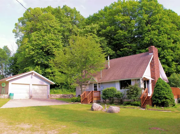 7203 Valley Rd, Honor, MI 49640