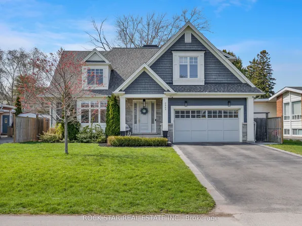 2443 Applewood Dr, Oakville, ON L6L 1V7