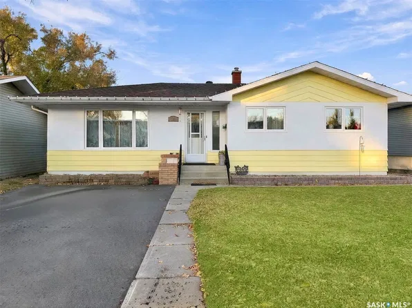121 Allen Drive, Swift Current, SK S9H 3A2