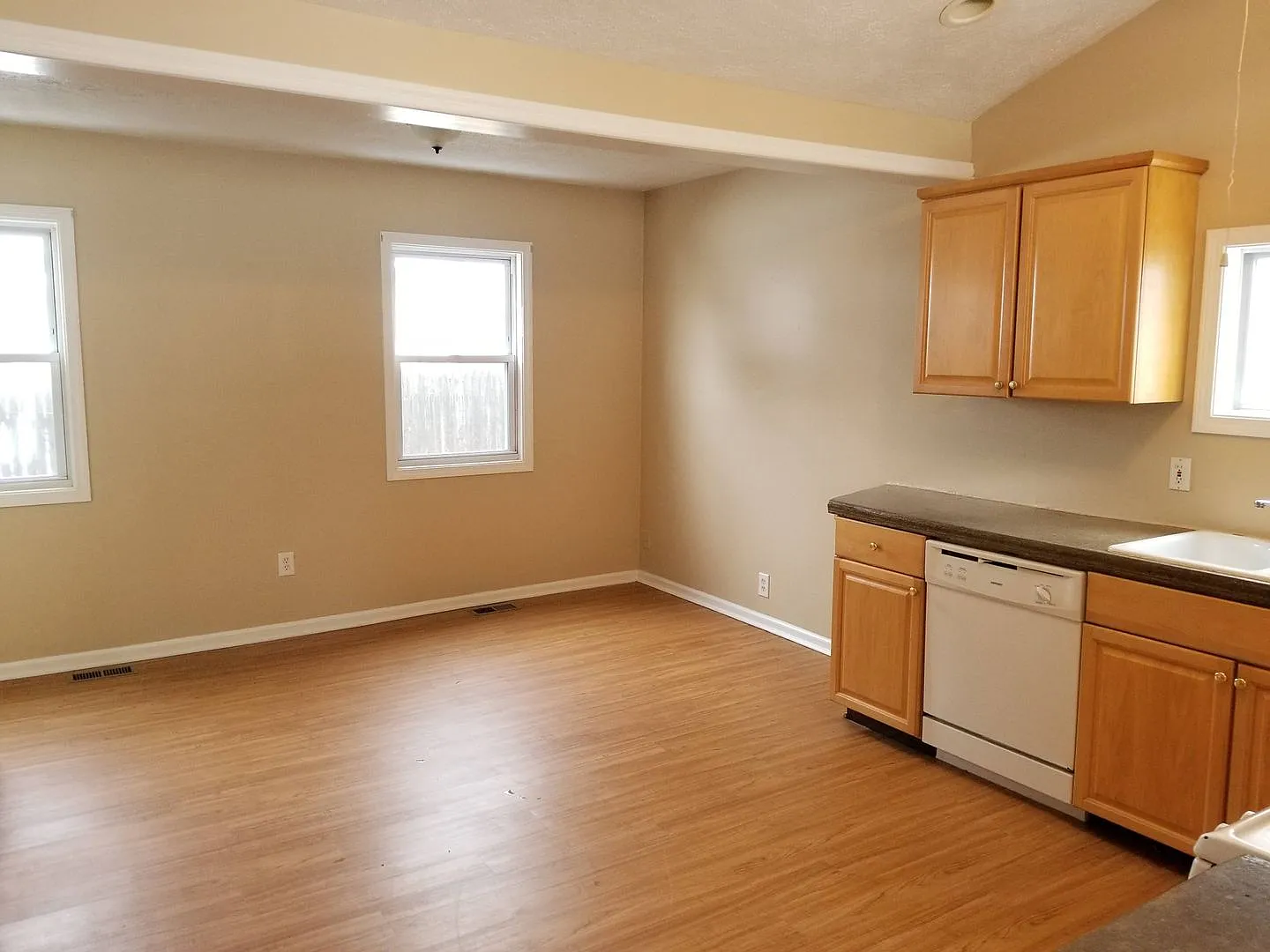 Cute! 2 bedroom single family home in Greece available 10/1 — Photo 3