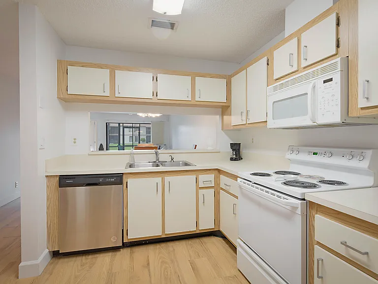 903 Harbour Pointe Way — Photo 2