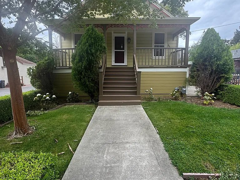 261 Randolph St — Photo 1