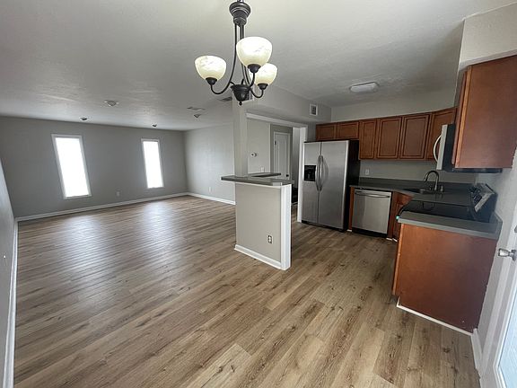 3rd image of 106 Valley Rd