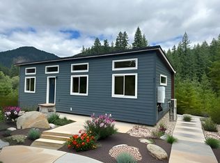 71 Edgewater Dr, Carson, WA 98610